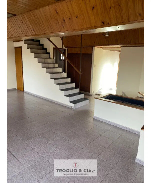 Casa De Seis Ambientes Más Cochera Doble - Retasada — foto 13