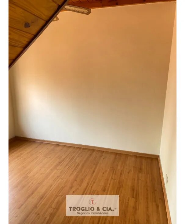 Casa De Seis Ambientes Más Cochera Doble - Retasada - 19