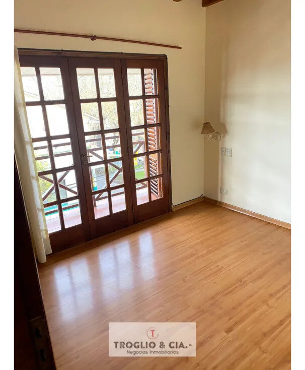 Casa De Seis Ambientes Más Cochera Doble - Retasada — foto 15