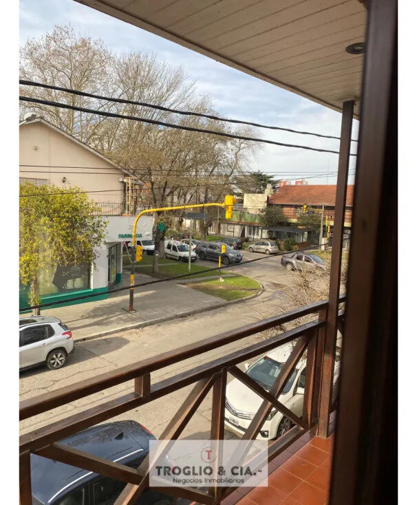 Casa De Seis Ambientes Más Cochera Doble - Retasada — foto 10