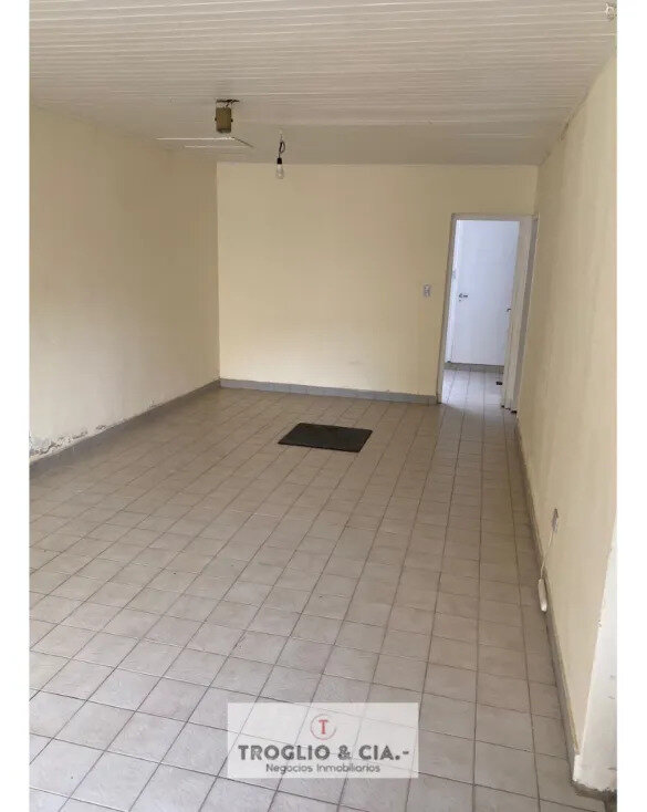 Casa De Seis Ambientes Más Cochera Doble - Retasada — foto 2