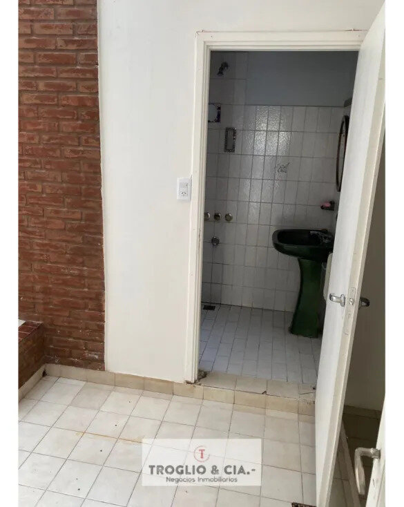 Casa De Seis Ambientes Más Cochera Doble - Retasada — foto 5