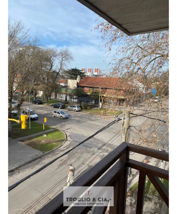 Casa De Seis Ambientes Más Cochera Doble - Retasada — foto 11