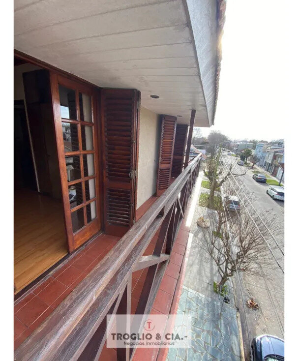 Casa De Seis Ambientes Más Cochera Doble - Retasada - 21