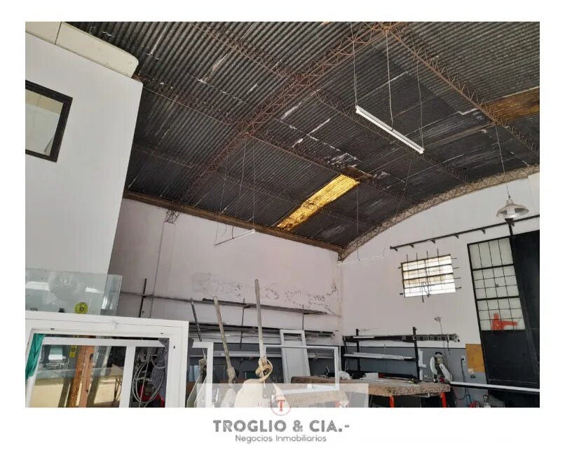Galpon Comercial Y Casa En Calle Castelli - 2