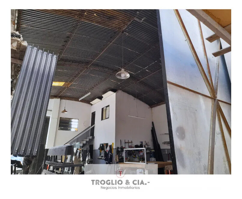 Galpon Comercial Y Casa En Calle Castelli - 7
