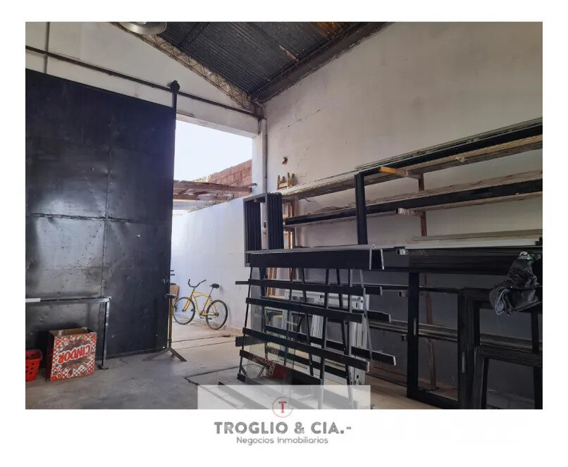 Galpon Comercial Y Casa En Calle Castelli - 3