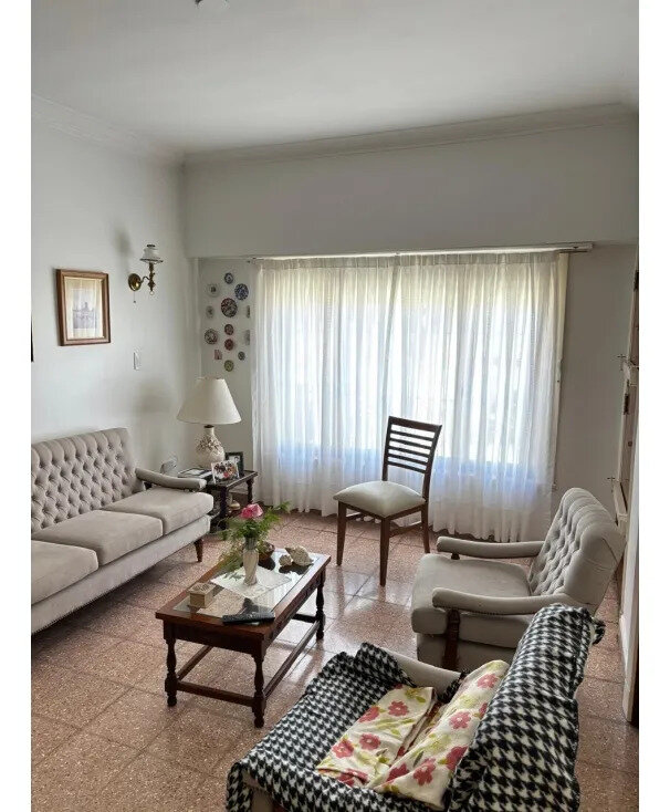Casa De Cuatro Ambientes - Con Parque