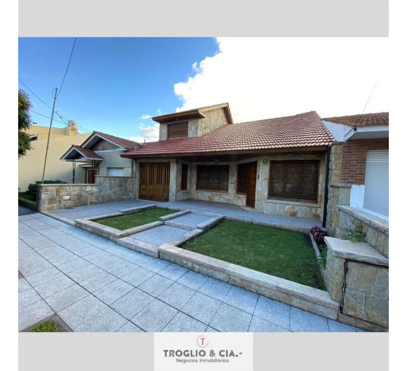 Chalet De 4 Ambientes En Parque Luro Con Gge Doble Y Quincho — foto 2