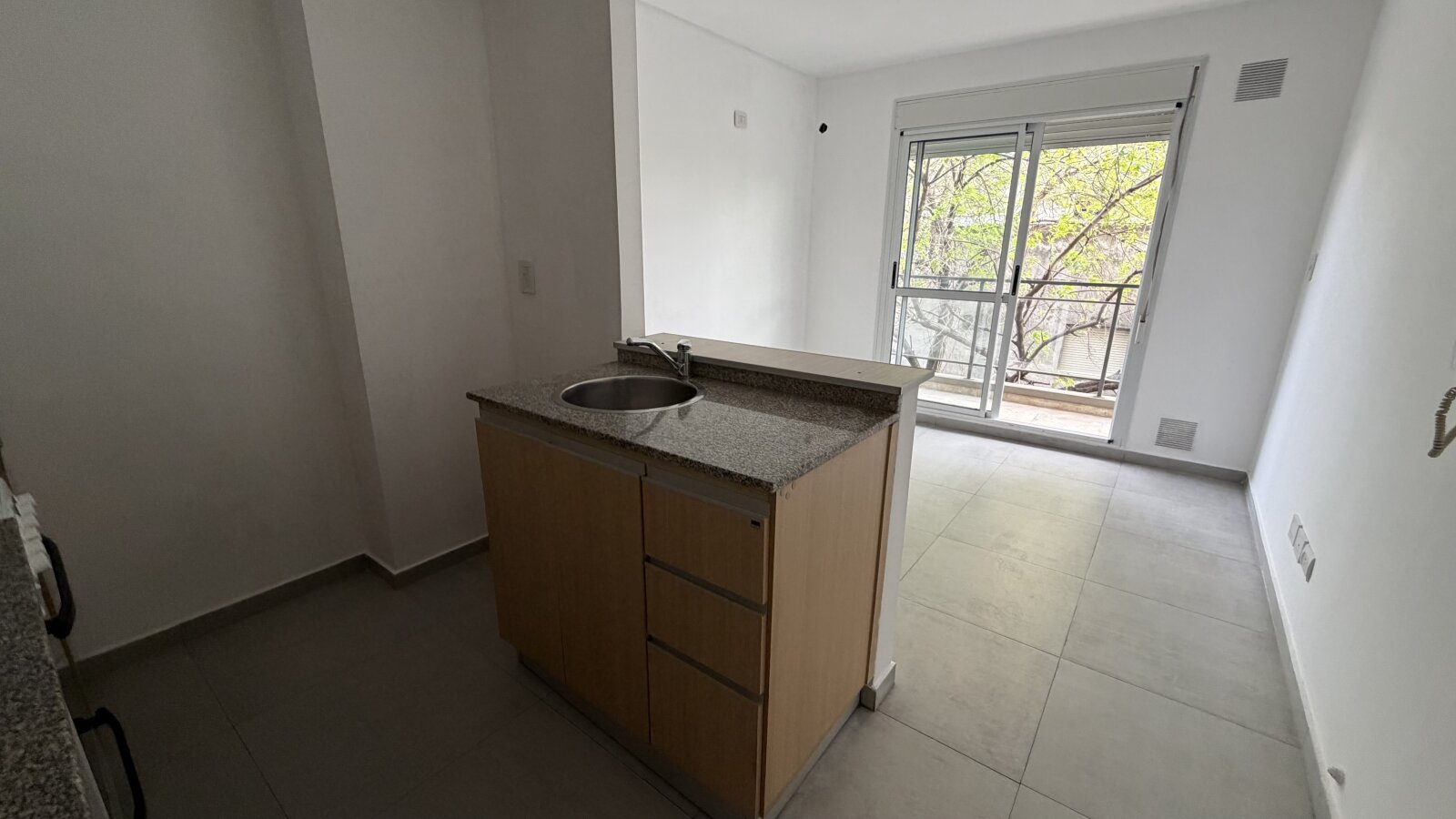 Ov. Lagos 1440 esquina Pje.Monroe al frente de 1 dormitorio — foto 6