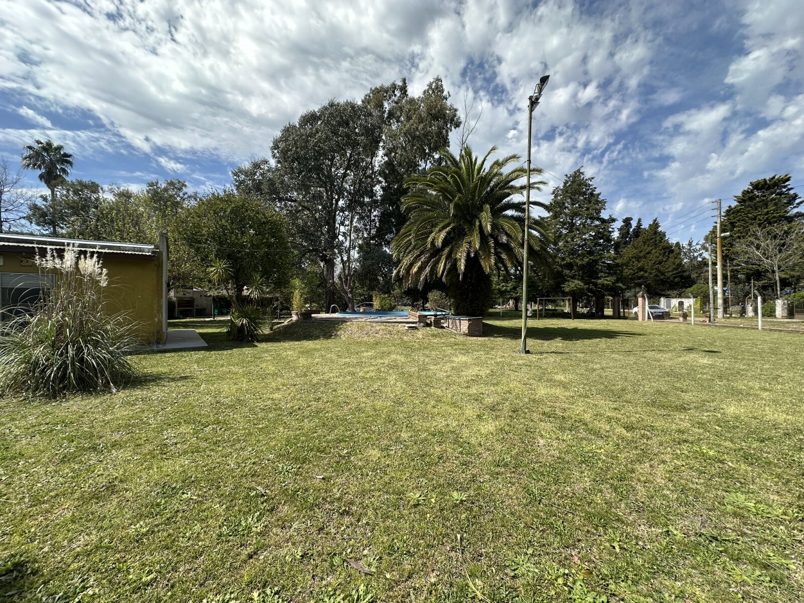 CASA QUINTA DE 1.594 M² CON PILETA Y QUINCHO – LOS OMBÚES, F. VARELA - 21