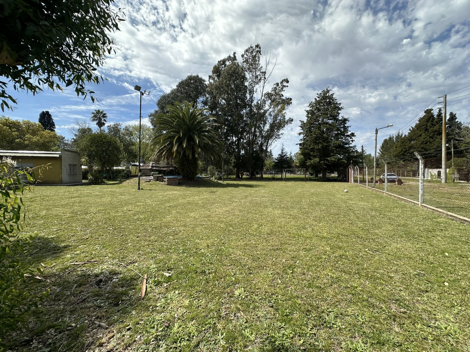 CASA QUINTA DE 1.594 M² CON PILETA Y QUINCHO – LOS OMBÚES, F. VARELA - 20