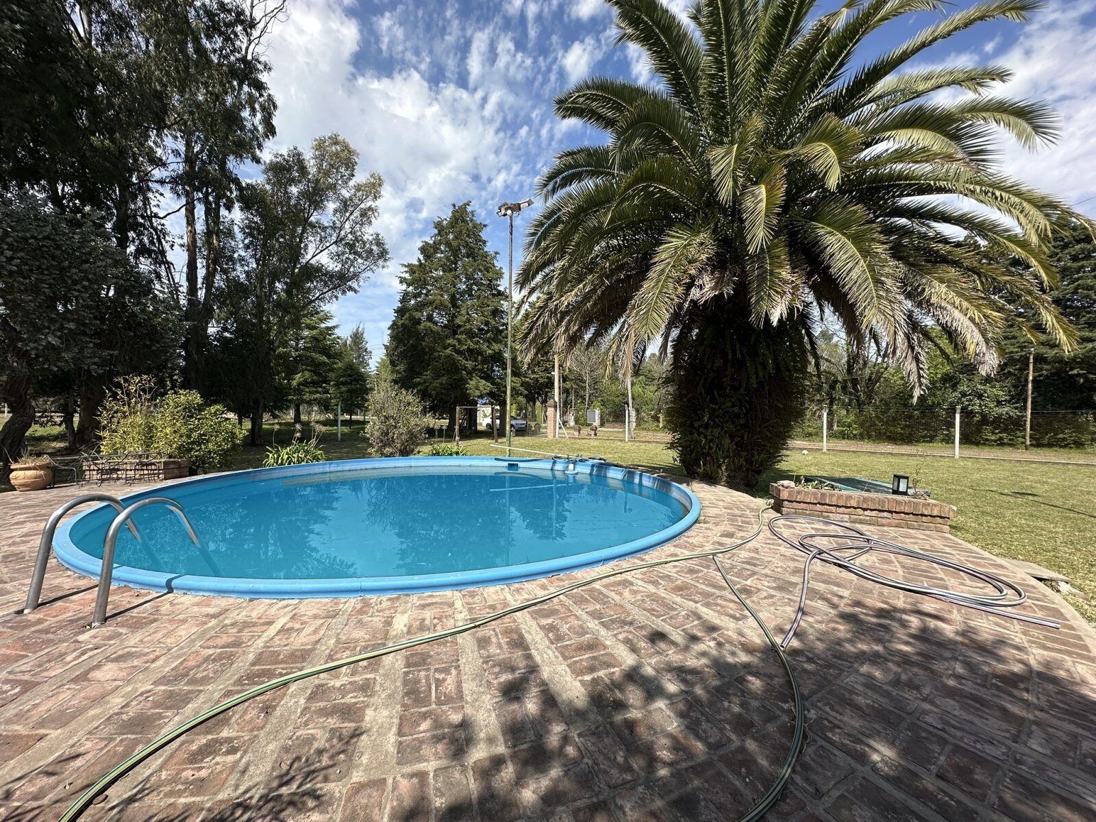 CASA QUINTA DE 1.594 M² CON PILETA Y QUINCHO – LOS OMBÚES, F. VARELA — foto 11