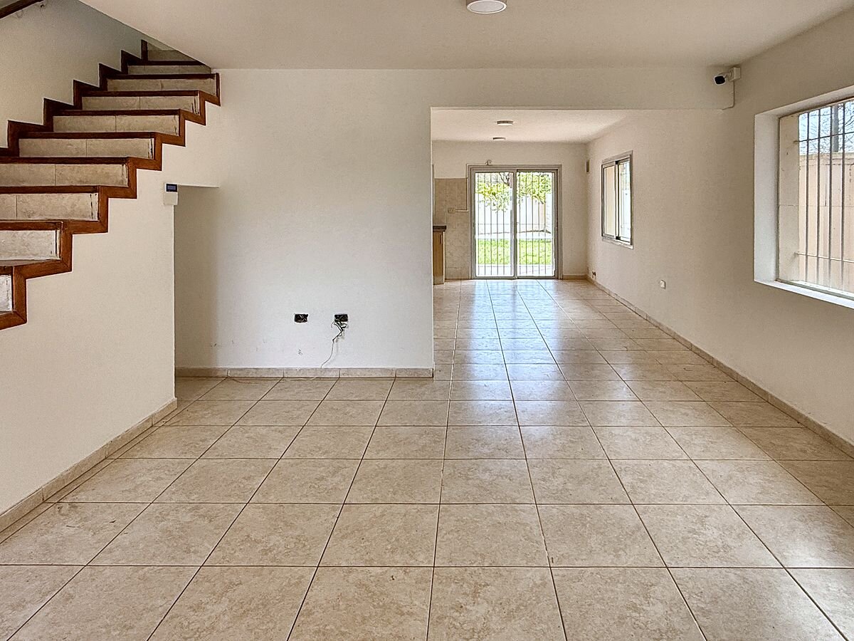 Dúplex en venta 3 dorm con patio y asador, apto crédito, Jardines del Jockey — foto 2