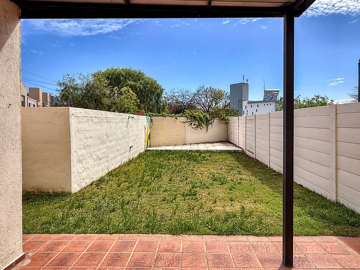 Dúplex en venta 3 dorm con patio y asador, apto crédito, Jardines del Jockey — foto 7