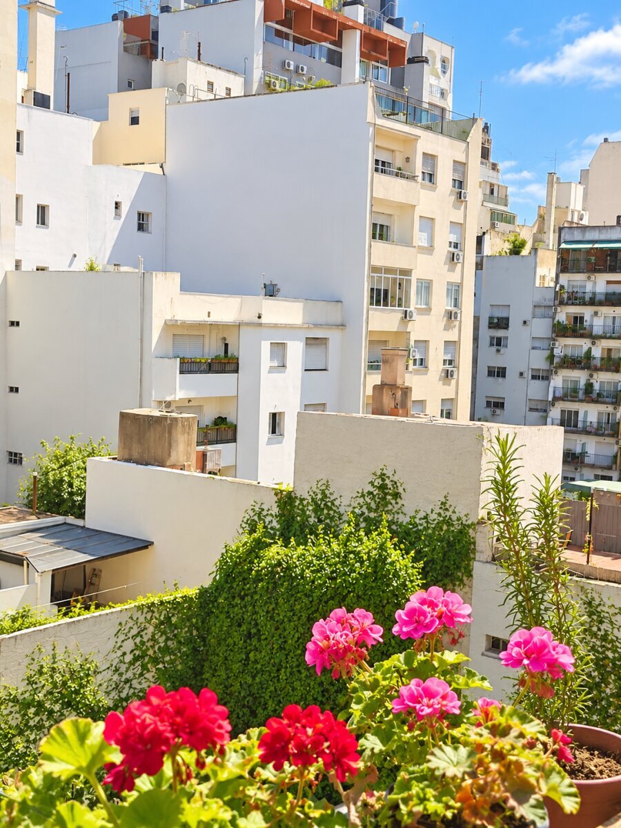 RECOLETA - LARREA 1300 - SEÑORIAL 4 AMB CON DEP. MUY LUMINOSO - 90m2 - U$S190.000