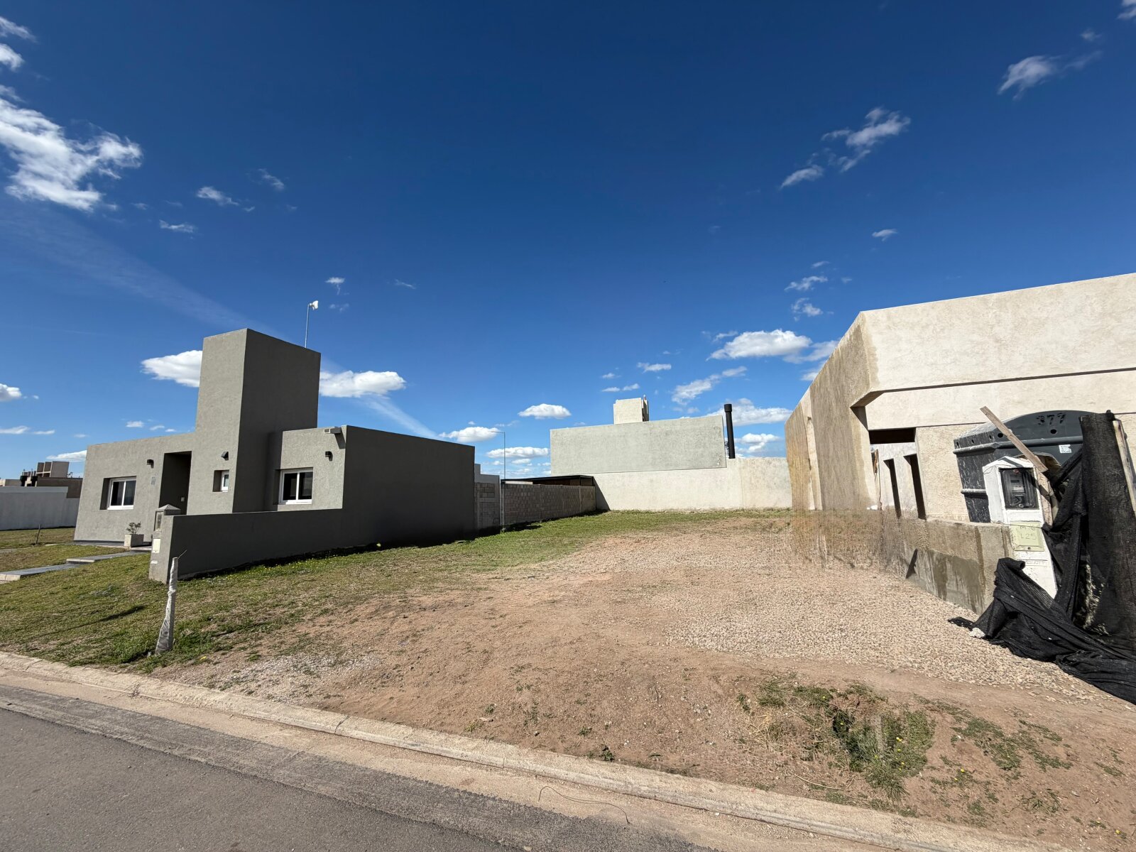 LOTE INTERNO EN COLINAS DE MANANTIALES EN VENTA — foto 6