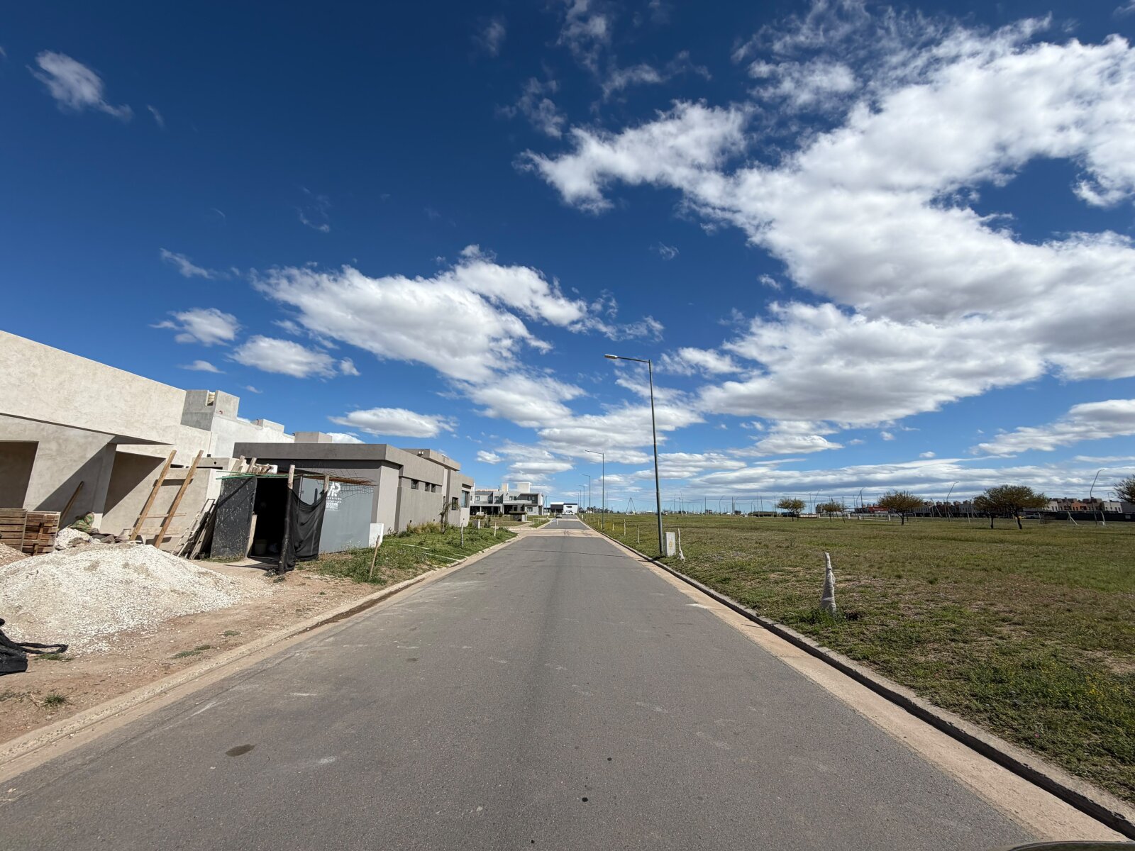 LOTE INTERNO EN COLINAS DE MANANTIALES EN VENTA — foto 5