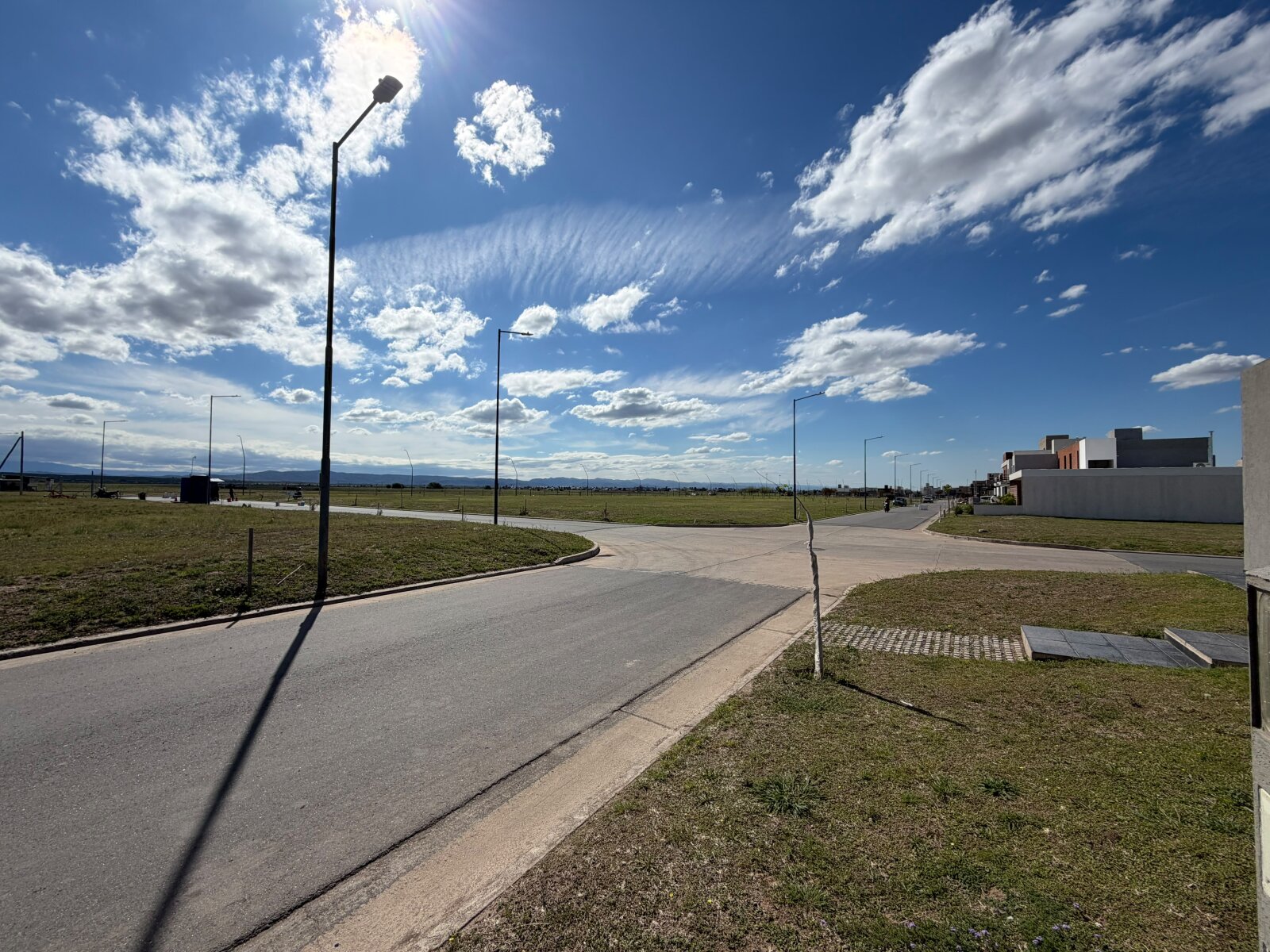 LOTE INTERNO EN COLINAS DE MANANTIALES EN VENTA — foto 3