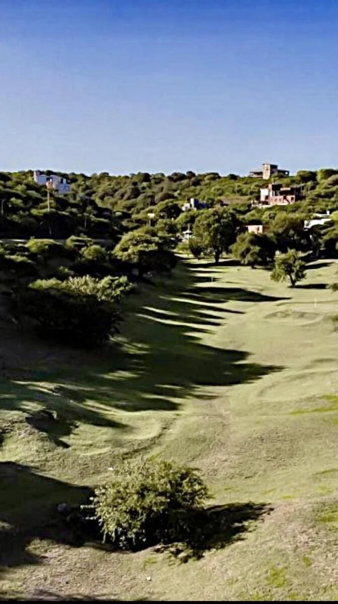 Lote Premium de 1127 m² Cumbres del Golf Villa Allende. Vistas y naturaleza - Imagen 2