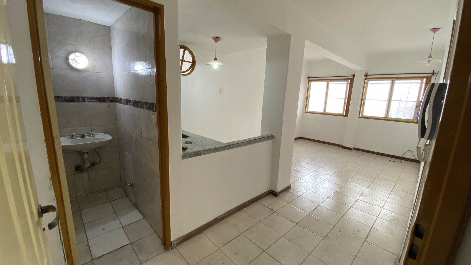 DEPARTAMENTO 2 AMBIENTES CON HABITACIÓN EN SUITE EN CASTELAR