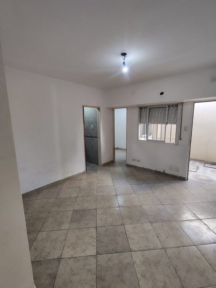 Alquiler PH 3 ambientes con patio en Morón Sur