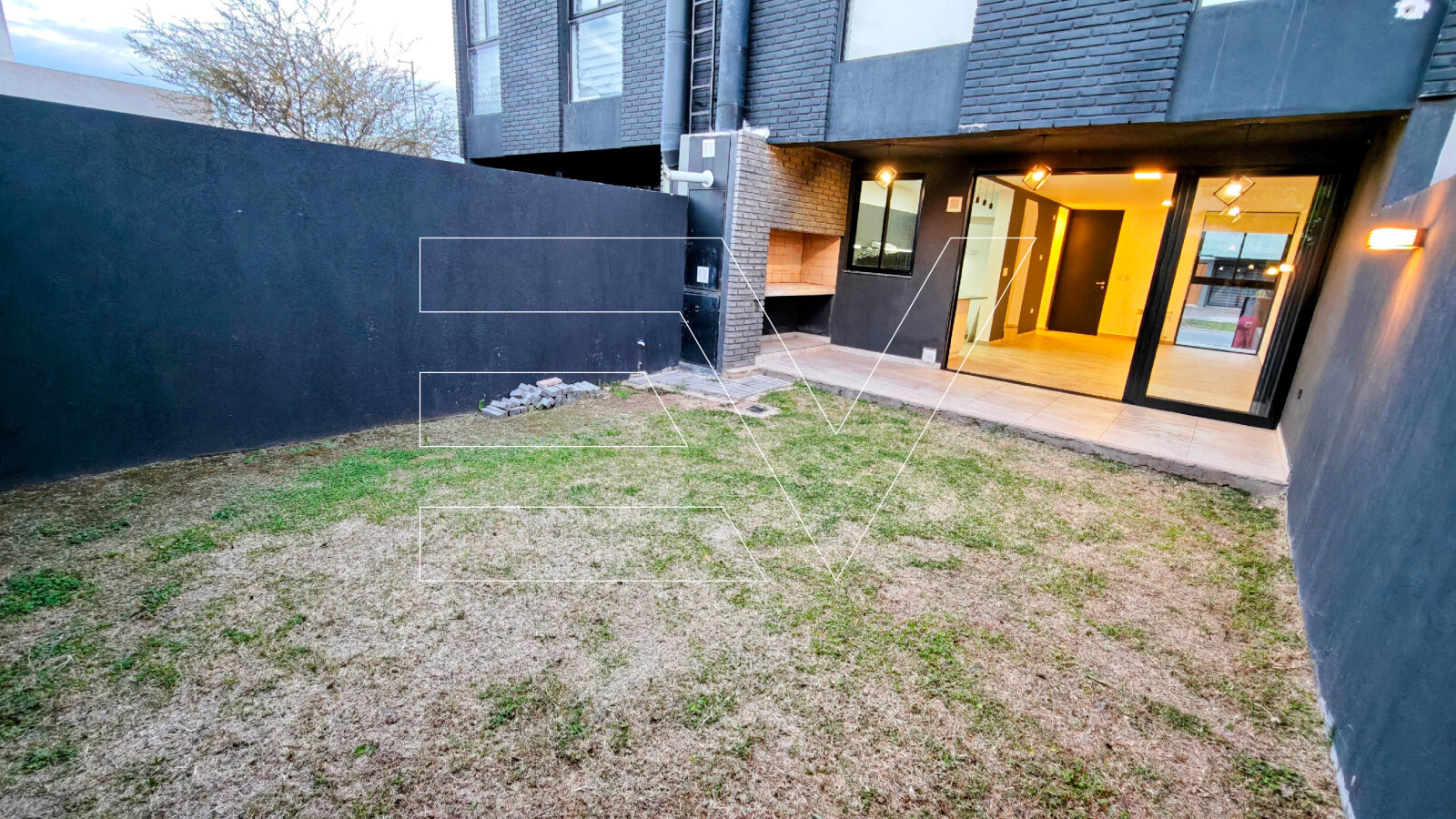ALQUILER. COLINAS DE MANANTIALES. DUPLEX 3 DORM 3 BAÑOS PATIO GALERIA CON ASADOR - 11