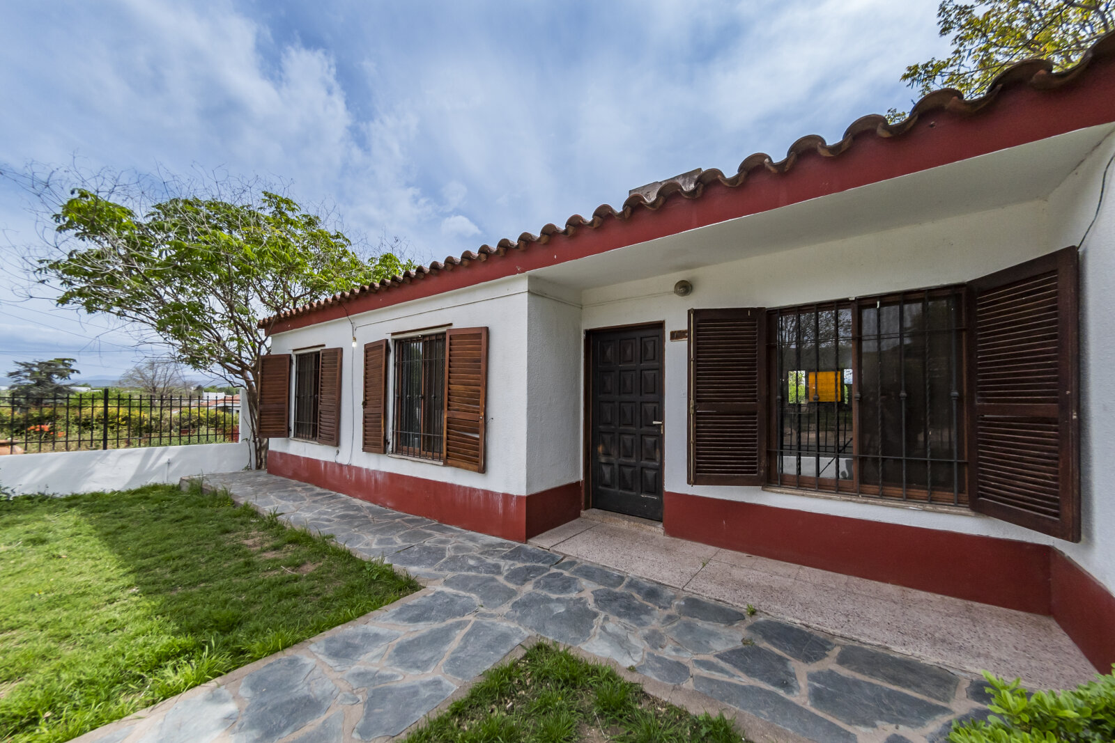 VENTA CASA en Villa Carlos Paz, 4 dormitorios, QUINCHO Y JARDÍN - Imagen 3