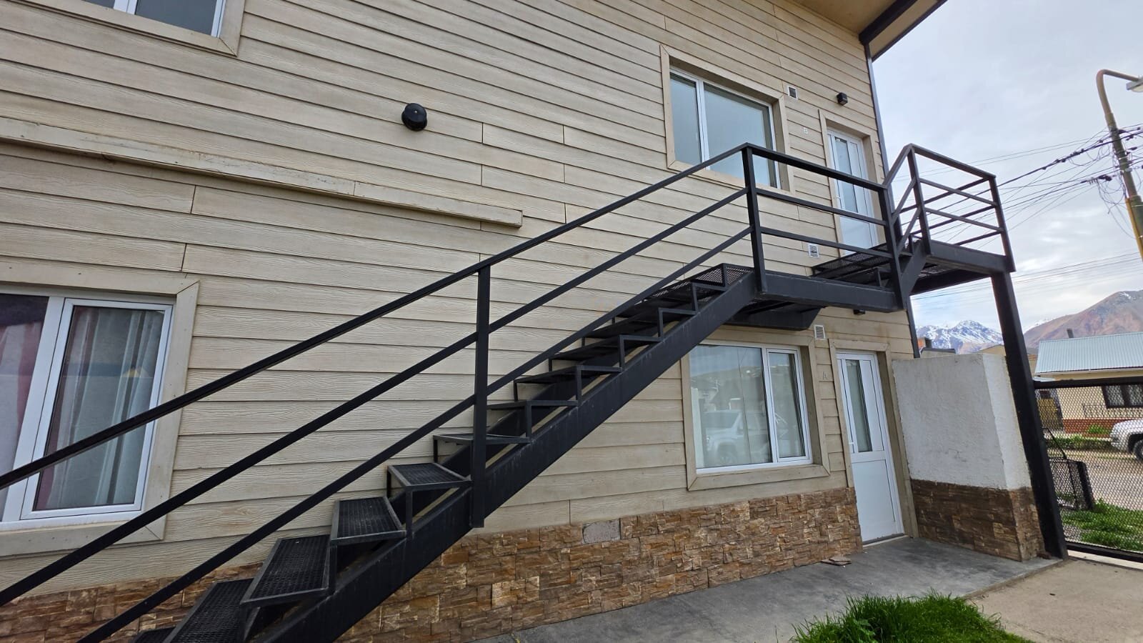 DEPARTAMENTO SEMINUEVO DE 2 DORMITORIOS EN ESQUEL - 16