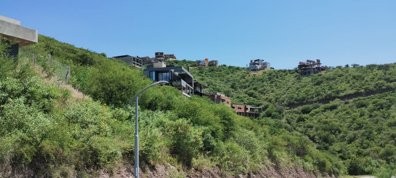 Vendo lote en B° La Deseada - 18
