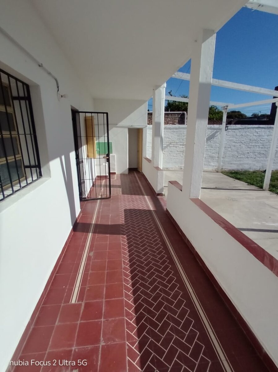 ALQUILO CASA 2 DORMITORIOS AMPLIO PATIO EN ALTO ALBERDI — foto 3