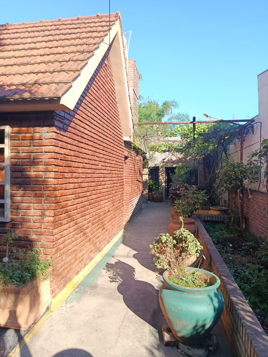 Excelente estado y hermoso jardín parquizado — foto 13