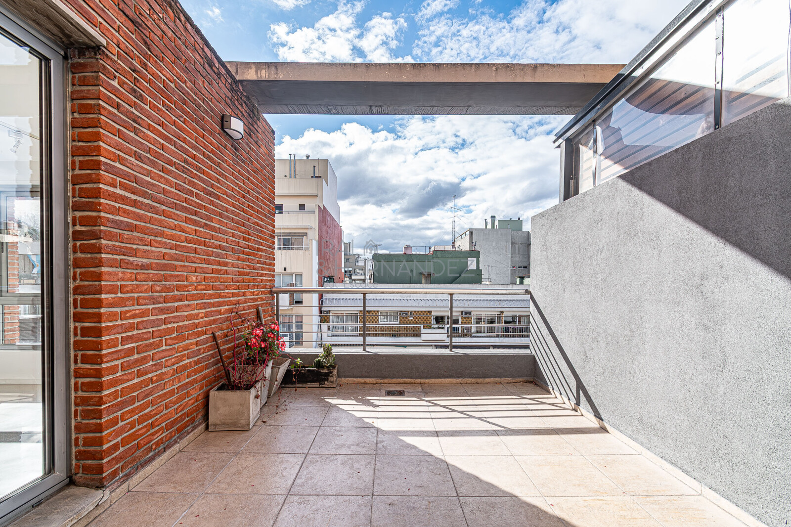 3 Ambientes con Balcón Terraza, Parrilla Propia, Cochera y Baulera | Piso Alto con Vista Abierta en Villa Urquiza — foto 2