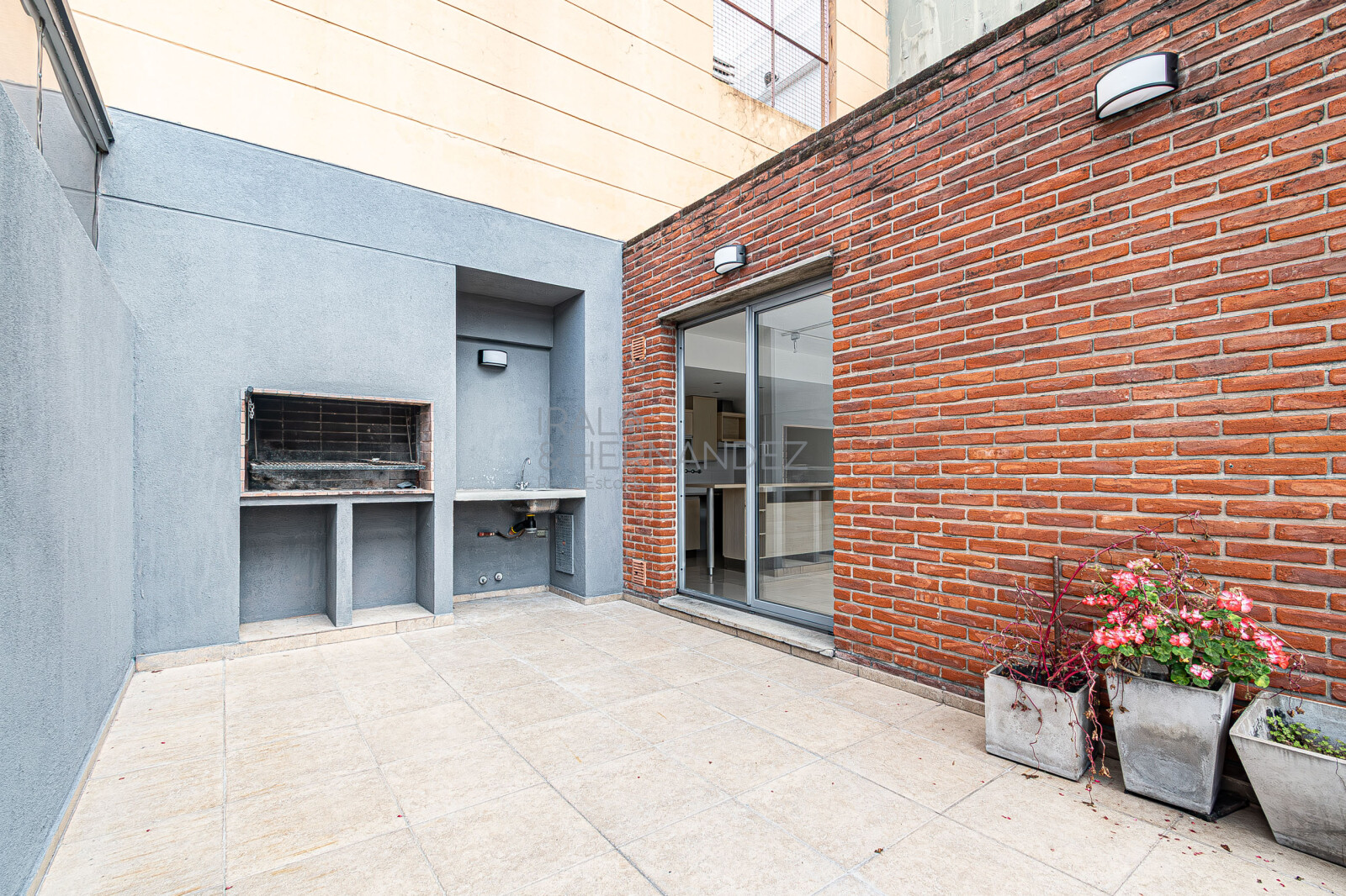 3 Ambientes con Balcón Terraza, Parrilla Propia, Cochera y Baulera | Piso Alto con Vista Abierta en Villa Urquiza — foto 3