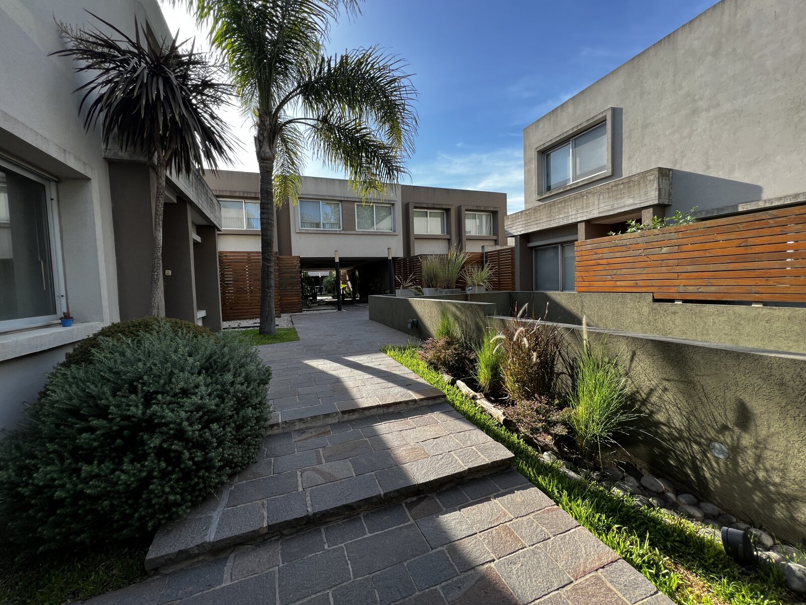 Alquiler Duplex complejo cerrado c/seguridad 24 hrs - 32