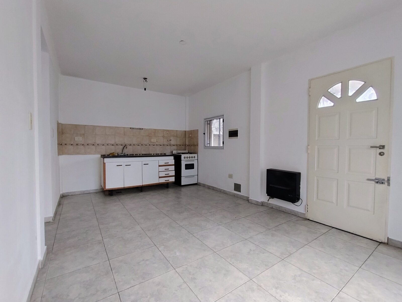 PH 2 AMBIENTES CON PATIO EN ALQUILER EN MORON - 4