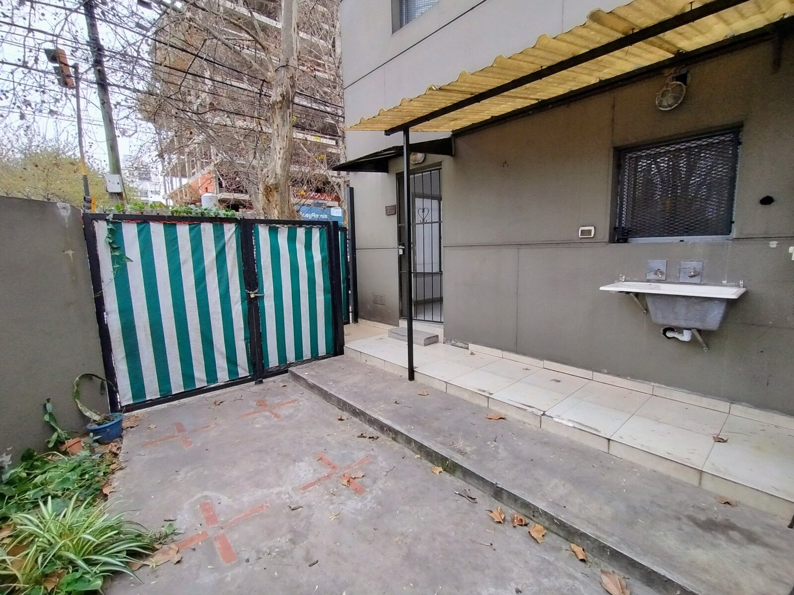 PH 2 AMBIENTES CON PATIO EN ALQUILER EN MORON - 9