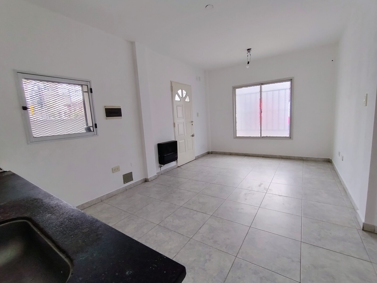 PH 2 AMBIENTES CON PATIO EN ALQUILER EN MORON - 3