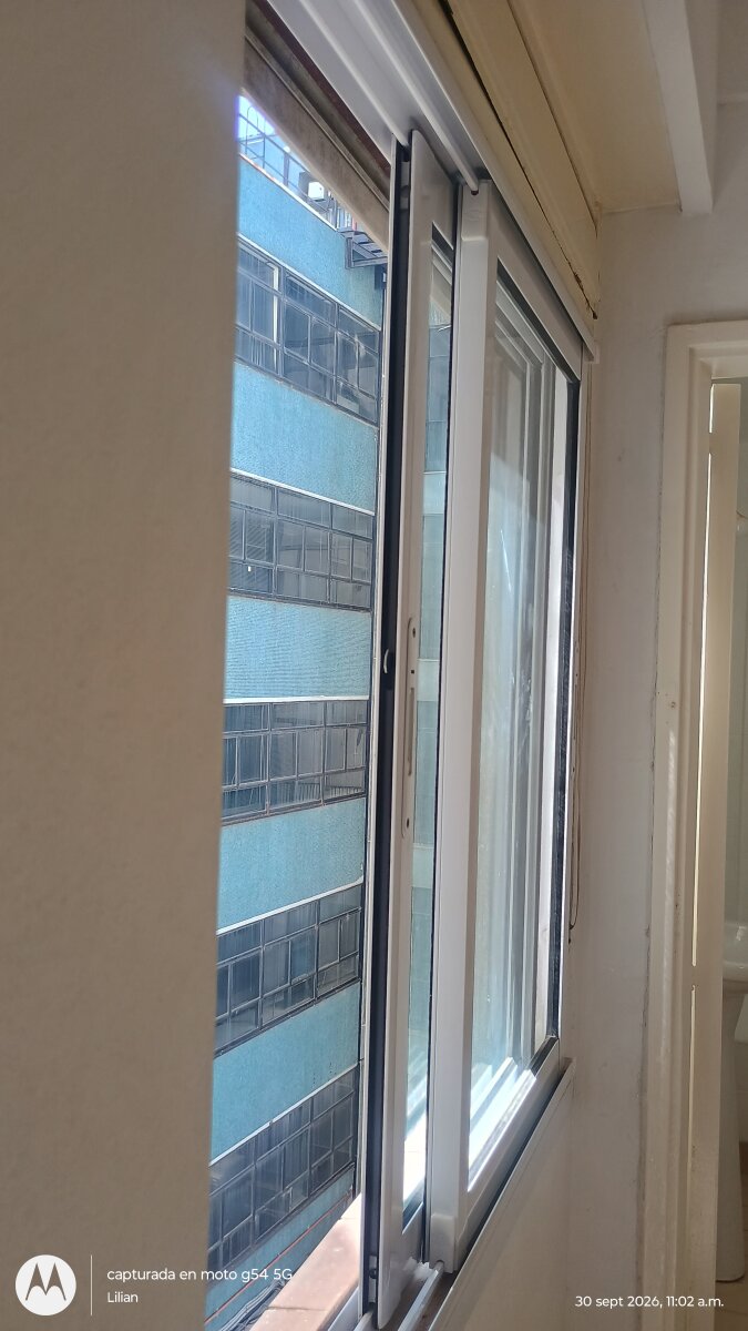 Monoambiente luminoso, bajas expensas, ubicación privilegiada todos los medios de transporte. Recientemente reciclado nuevo - 2