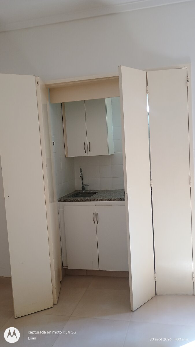 Monoambiente luminoso, bajas expensas, ubicación privilegiada todos los medios de transporte. Recientemente reciclado nuevo - 12