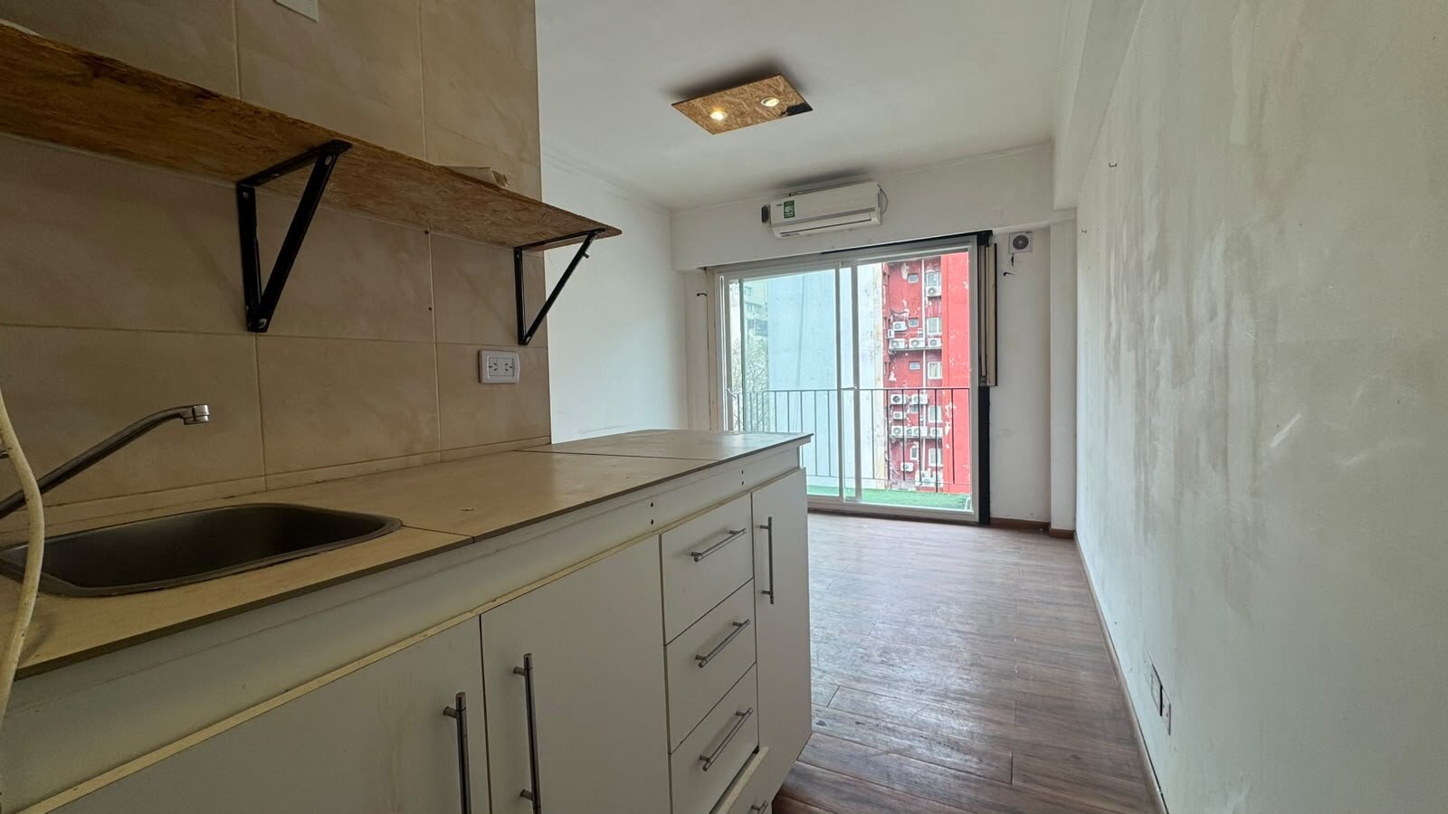 MONOAMBIENTE EN VENTA CON BALCÓN AL FRENTE