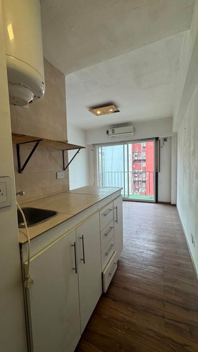 MONOAMBIENTE EN VENTA CON BALCÓN AL FRENTE — foto 2