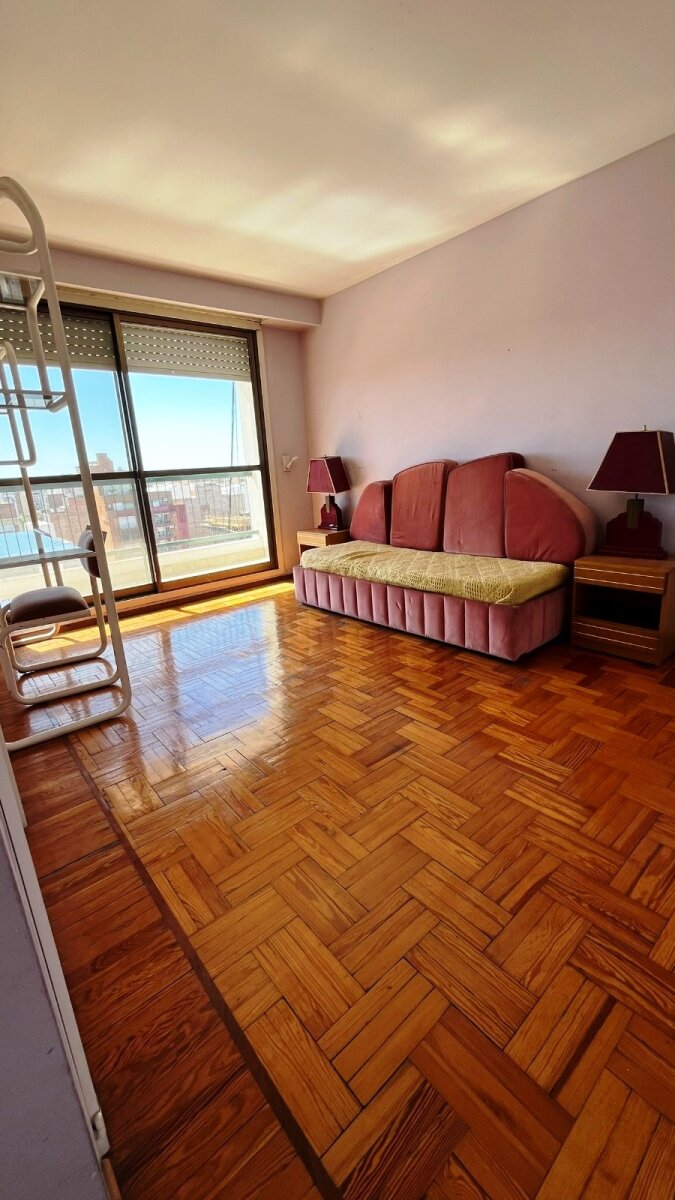 DEPARTAMENTO EXCLUSIVO DE 4 DORMITORIOS + 5 COCHERAS EN EL CENTRO DE ROSARIO