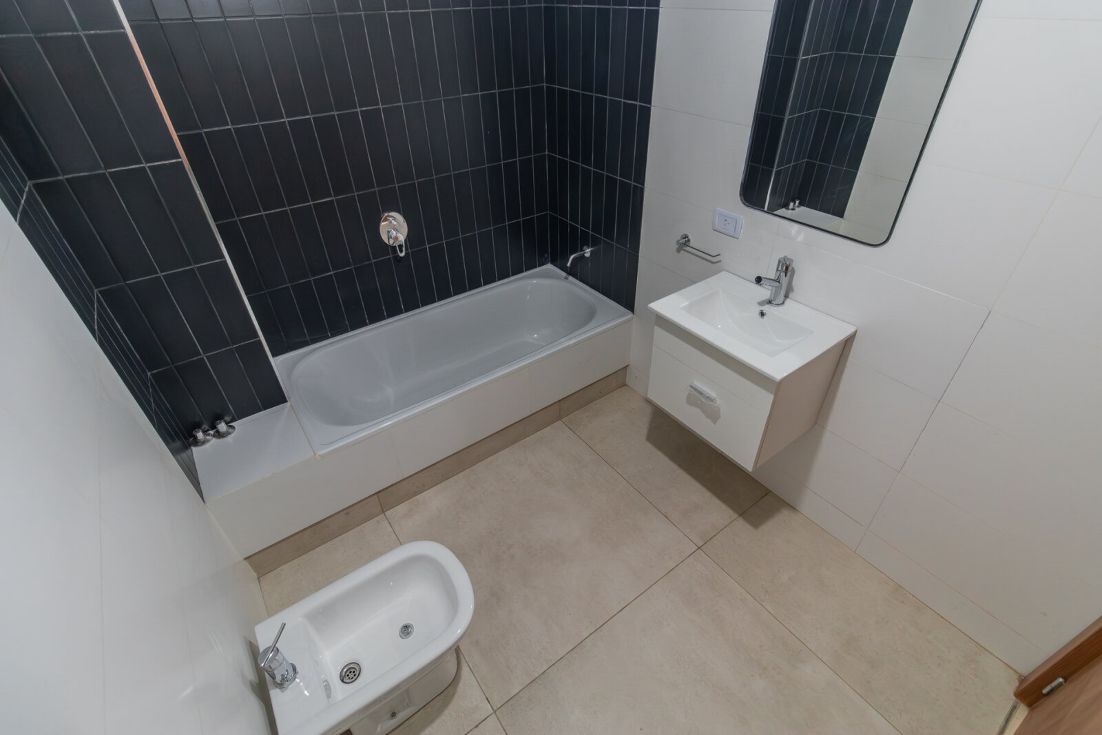 Venta. Departamento 3 ambientes a estrenar. Con patio. Eléctrico. Liniers - 17