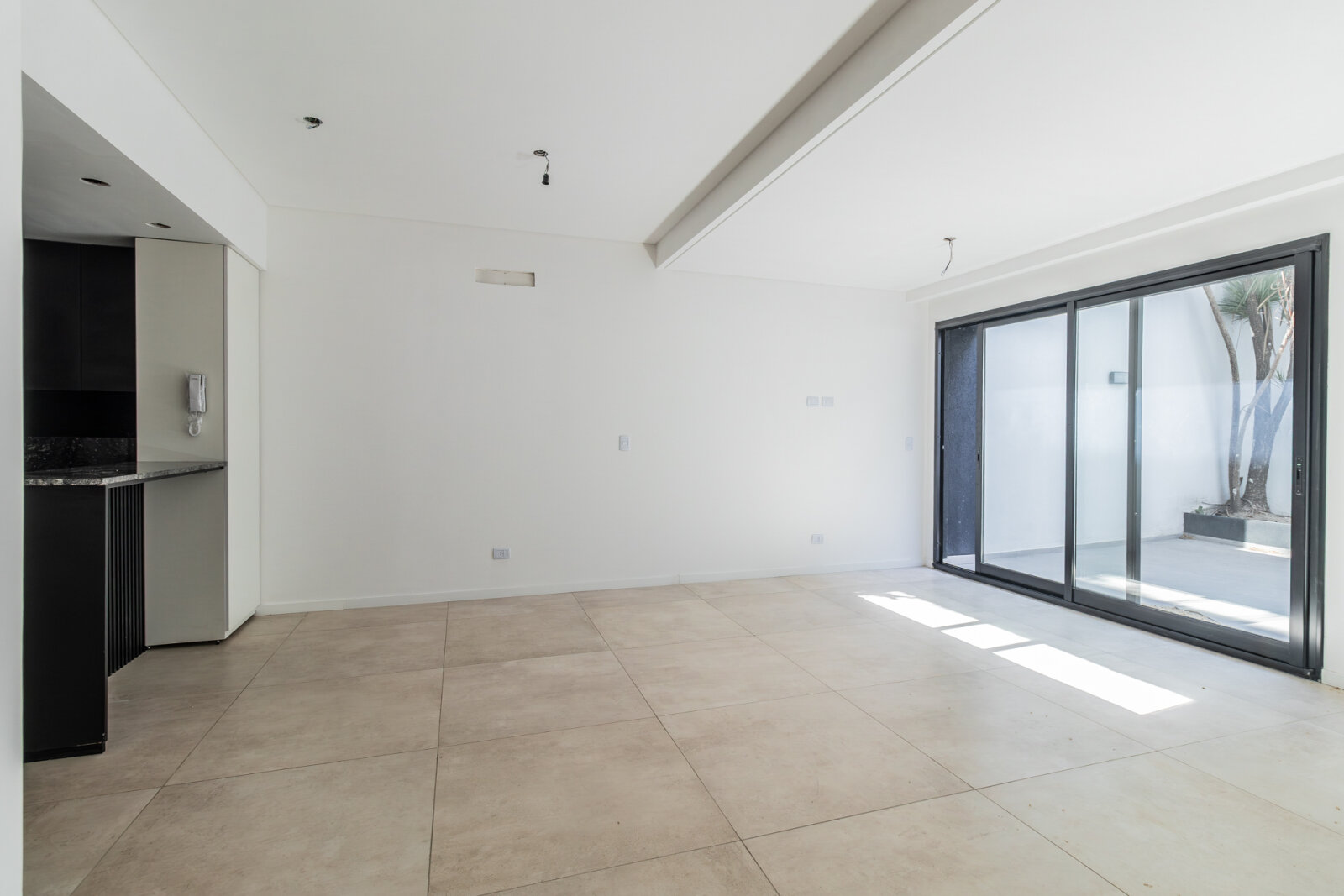 Venta. Departamento 3 ambientes a estrenar. Con patio. Eléctrico. Liniers — foto 9