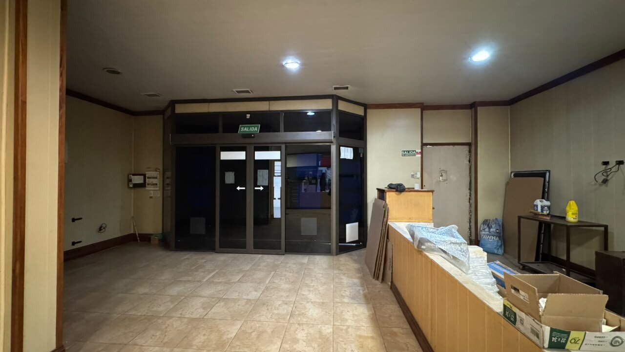 ALQUILER DE LOCAL CON GRAN DEPOSITO - 2