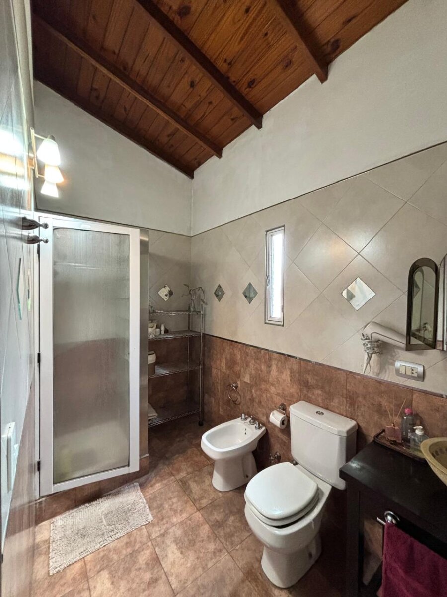 Casa 4 ambientes con garange y quincho - 26