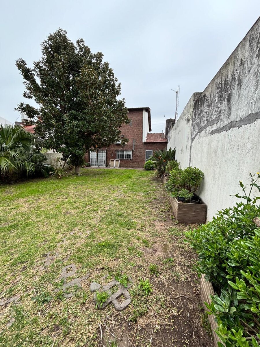 Casa 4 ambientes con garange y quincho - 55