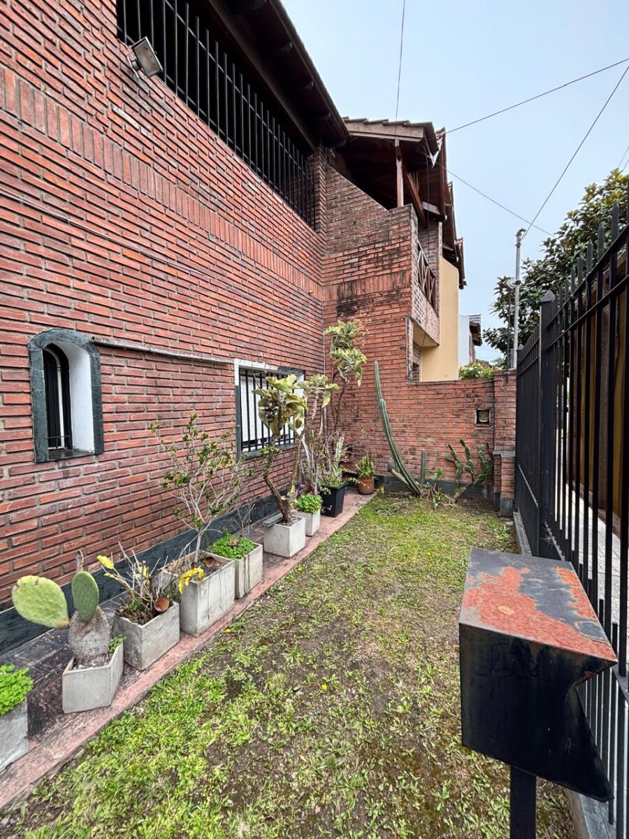 Casa 4 ambientes con garange y quincho — foto 4