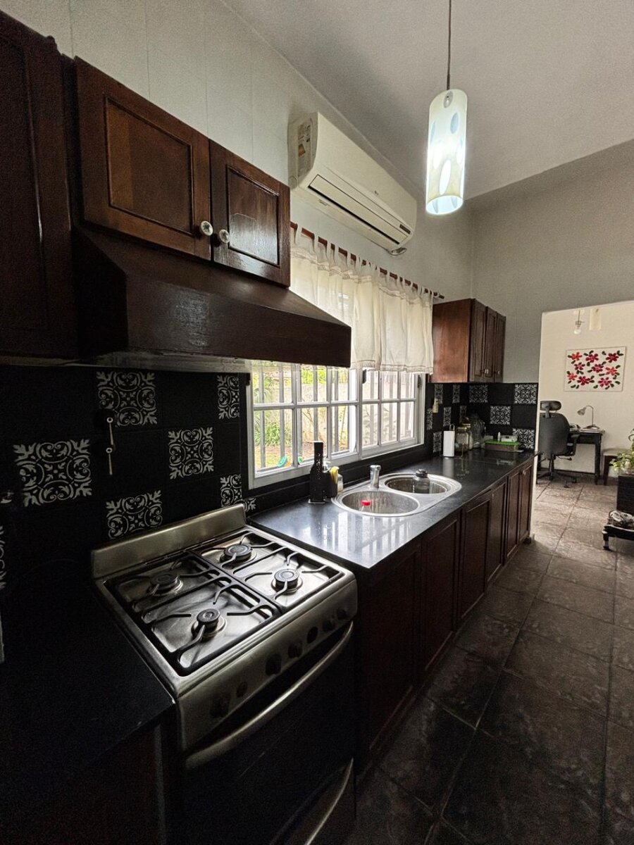 Casa 4 ambientes con garange y quincho - 20
